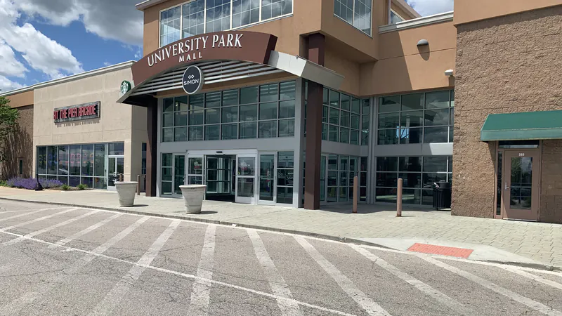University Park Mall main entrance, Mishawaka — United Cab pickup point